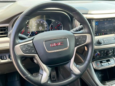 Used 2022 GMC Acadia Denali w/ Denali Ultimate Package AWD/4WD image 11