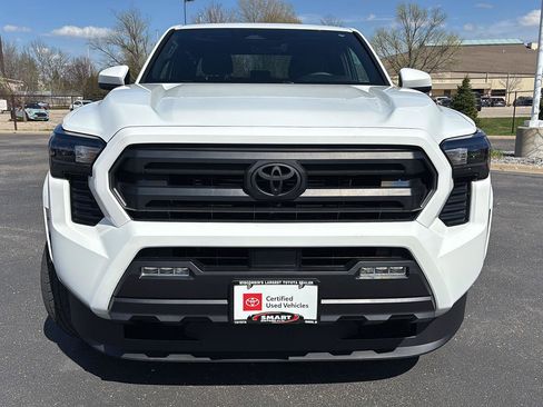 Used 2024 Toyota Tacoma SR5 AWD/4WD image 6