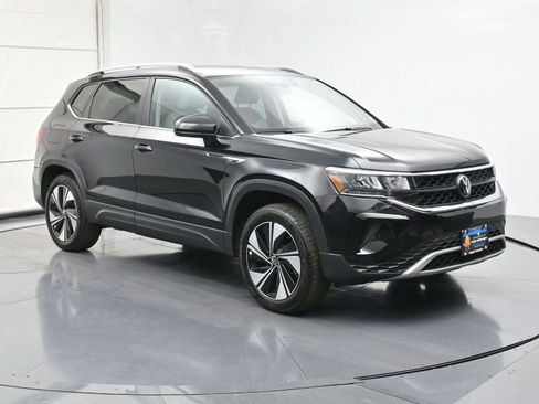 Used 2024 Volkswagen Taos SE image 28