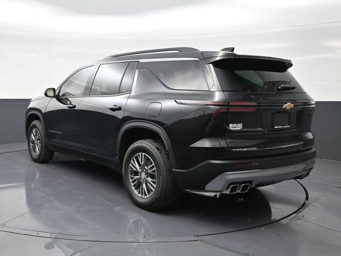 Used 2025 Chevrolet Traverse LT FWD image 3