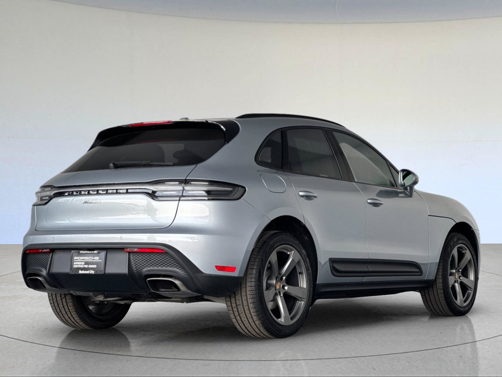 Certified 2025 Porsche Macan AWD/4WD image 8