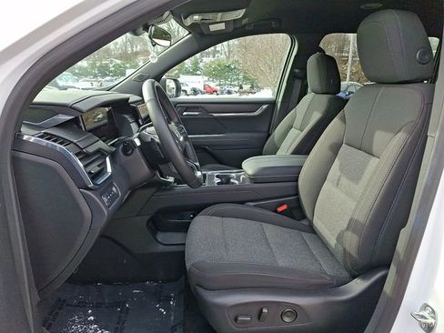 Used 2025 GMC Acadia Elevation image 19