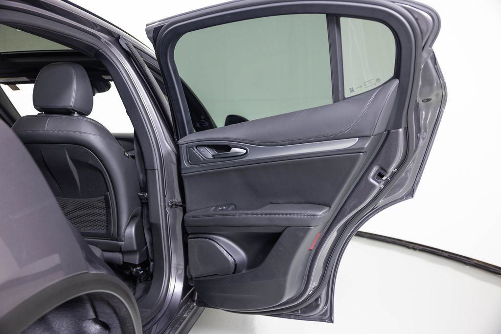 New 2026 Alfa Romeo Stelvio Sprint AWD/4WD image 35