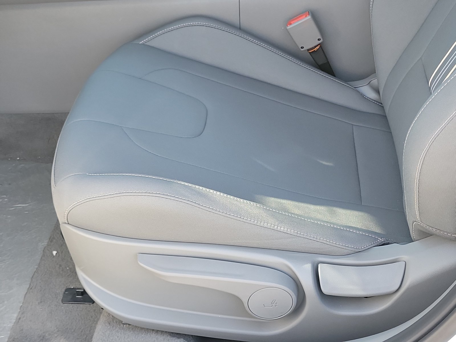 New 2026 Hyundai Elantra SEL FWD image 16