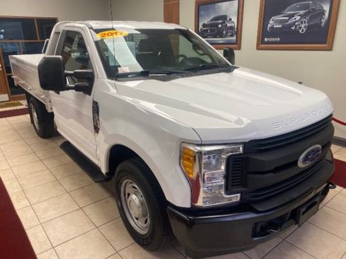 Used 2017 Ford F250 XL RWD image 1
