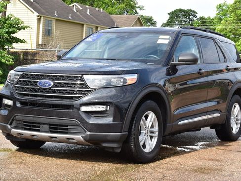 Certified 2024 Ford Explorer XLT w/ Equipment Group 202A AWD/4WD image 1