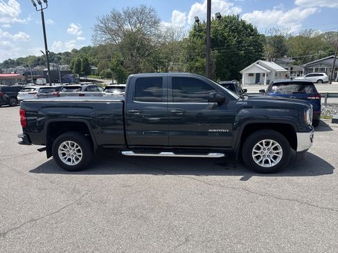 Used 2018 GMC Sierra 1500 SLE w/ SLE Value Package AWD/4WD image 2