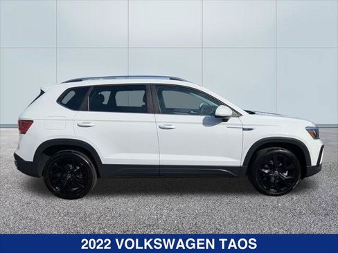 Used 2022 Volkswagen Taos SE FWD image 6