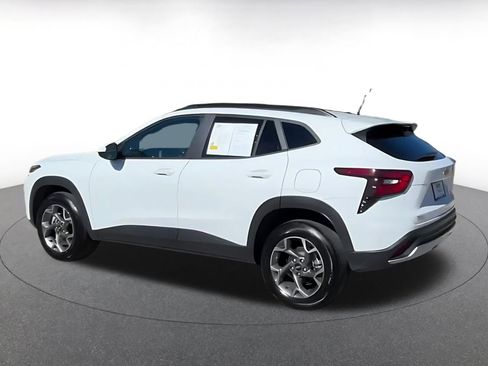 Used 2025 Chevrolet Trax LT image 10