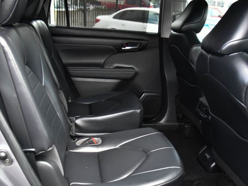 Used 2023 Toyota Highlander XLE image 48