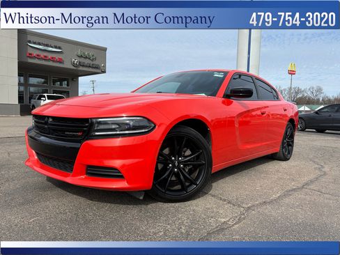 Used 2018 Dodge Charger SXT w/ Blacktop Package image 1