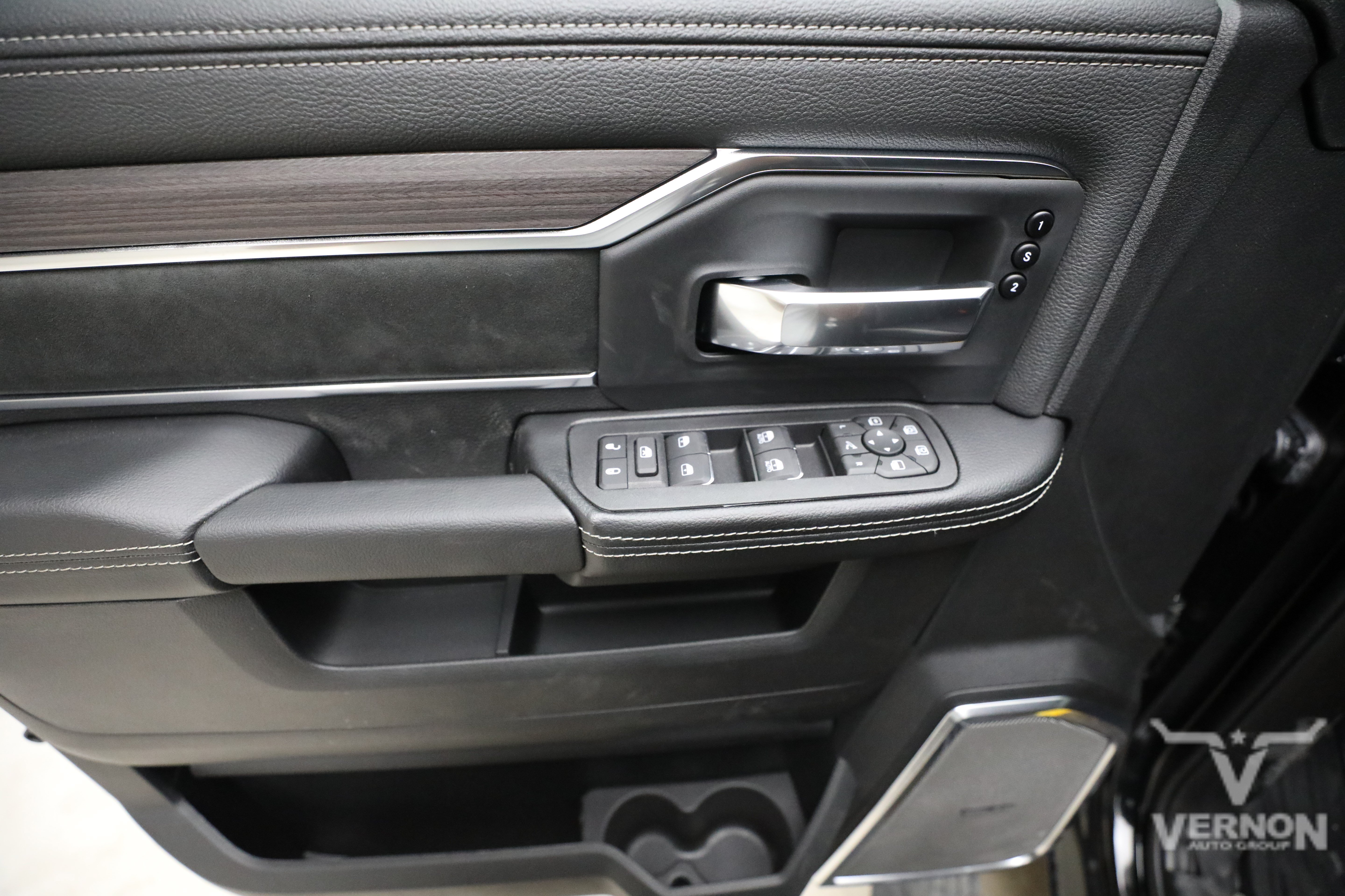 New 2026 RAM 3500 Laramie AWD/4WD image 18