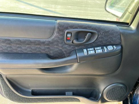 Used 2000 GMC Jimmy SLE image 27