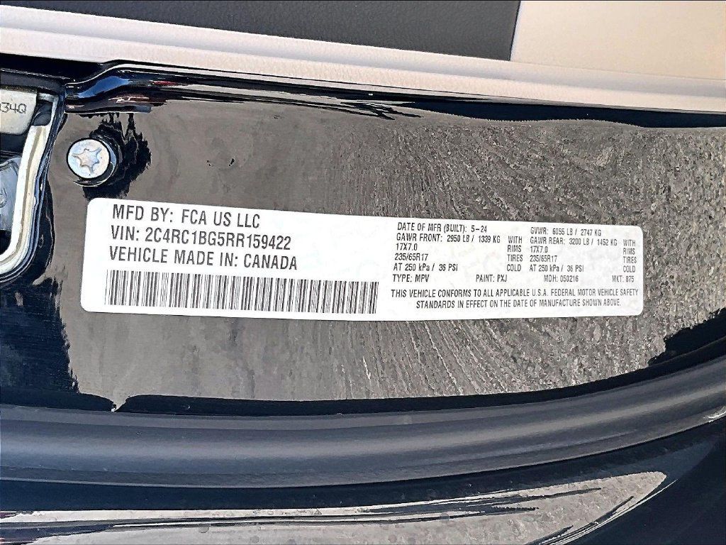 Used 2024 Chrysler Pacifica Touring-L FWD image 37
