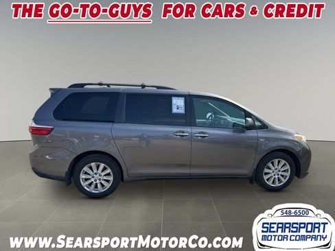 Used 2017 Toyota Sienna XLE AWD/4WD image 2