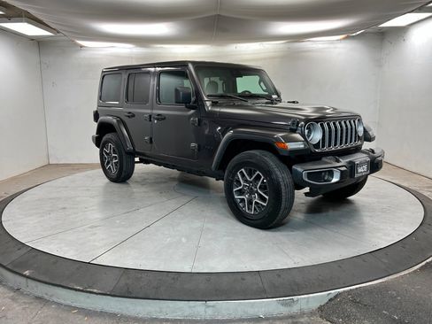 Certified 2025 Jeep Wrangler Sahara image 7