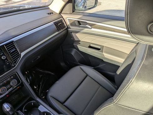 Certified 2023 Volkswagen Atlas SE w/ Panoramic Sunroof Package FWD image 13