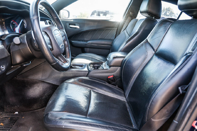 Used 2017 Dodge Charger R/T w/ Plus Group RWD image 17