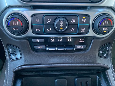 Used 2016 Chevrolet Suburban LTZ image 28