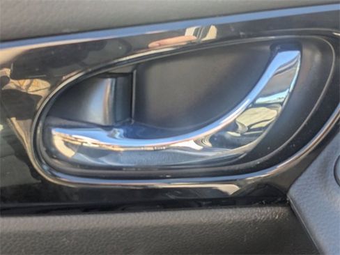 Used 2022 Nissan Rogue Sport SV image 13