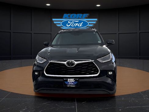 Used 2021 Toyota Highlander XLE image 7