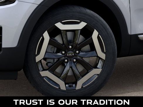 New 2025 Kia Telluride S image 9