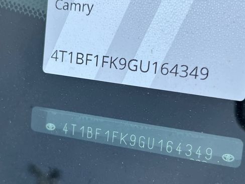 Used 2016 Toyota Camry SE image 23