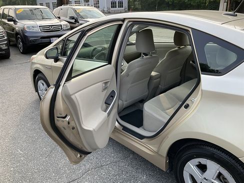 Used 2010 Toyota Prius Two FWD image 12
