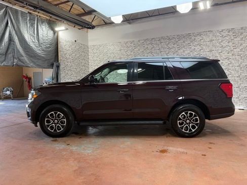 Used 2024 Ford Expedition XLT image 4