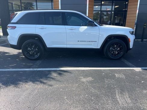 New 2026 Jeep Grand Cherokee Altitude RWD image 2