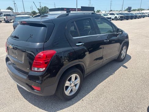 Used 2017 Chevrolet Trax LT w/ LT Convenience Package FWD image 8