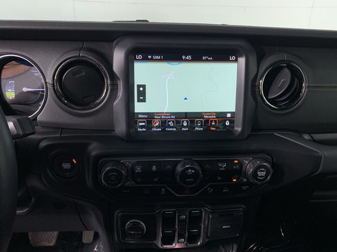 Used 2022 Jeep Wrangler Unlimited Sahara AWD/4WD image 25