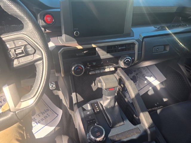 Used 2025 Toyota Tacoma TRD Sport AWD/4WD image 2