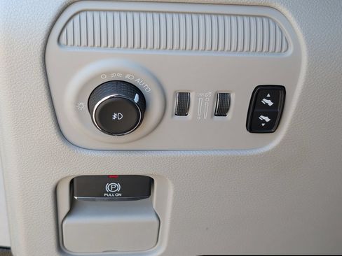 Used 2022 Jeep Wagoneer Series III AWD/4WD image 24