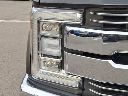 Used 2019 Ford F250 Lariat w/ Lariat Ultimate Package image 9