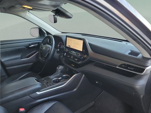 Certified 2023 Toyota Highlander XLE image 15