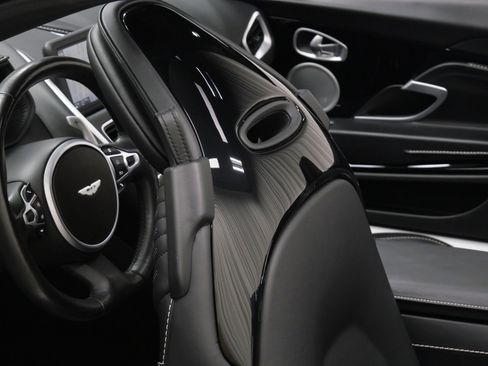 Used 2019 Aston Martin DB11 Volante image 33