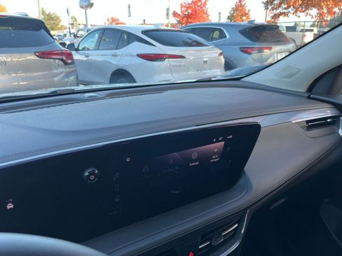 Used 2025 Buick Encore GX Preferred image 18