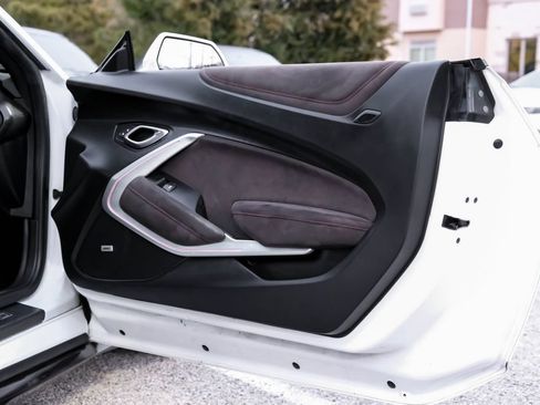 Used 2018 Chevrolet Camaro ZL1 RWD image 23