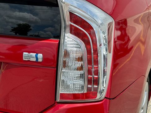 Used 2014 Toyota Prius Five w/ Preferred Accessory Package FWD image 30