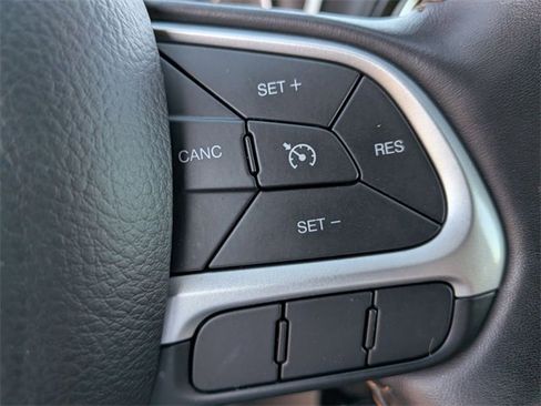 Used 2020 Jeep Compass Limited image 19