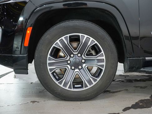 Used 2023 Jeep Wagoneer Series II AWD/4WD image 30