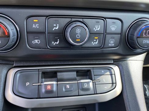 Used 2021 GMC Acadia Denali w/ Denali Ultimate Package AWD/4WD image 15