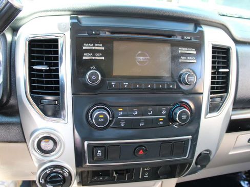 Used 2017 Nissan Titan SV image 24