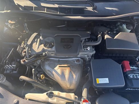 Used 2016 Toyota Camry XLE image 9