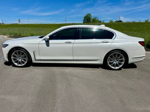 Used 2020 BMW 740i xDrive w/ Premium Package AWD/4WD image 8