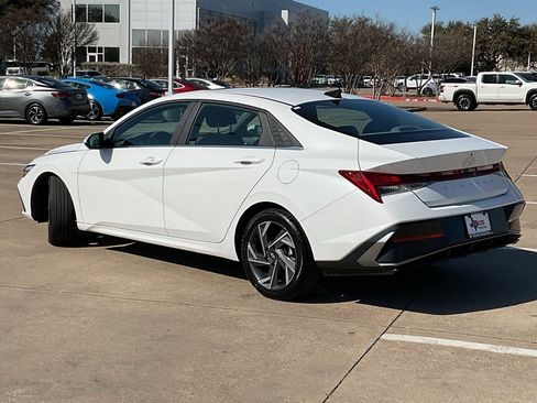 Used 2025 Hyundai Elantra SEL image 7