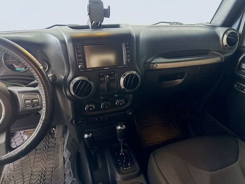 Used 2016 Jeep Wrangler Sport image 16