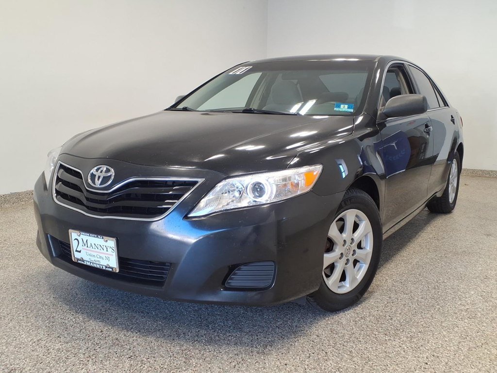 Used 2011 Toyota Camry LE w/ LE Extra-Value Pkg FWD image 1