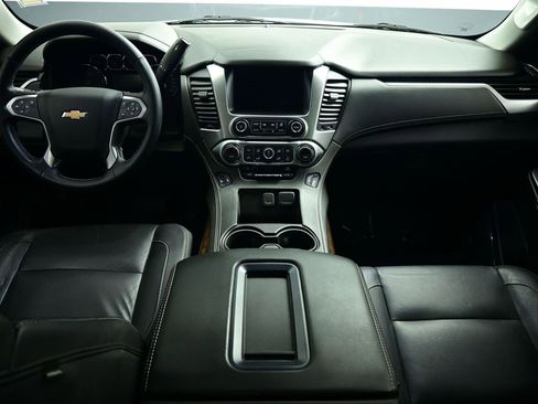 Used 2020 Chevrolet Suburban LT image 4